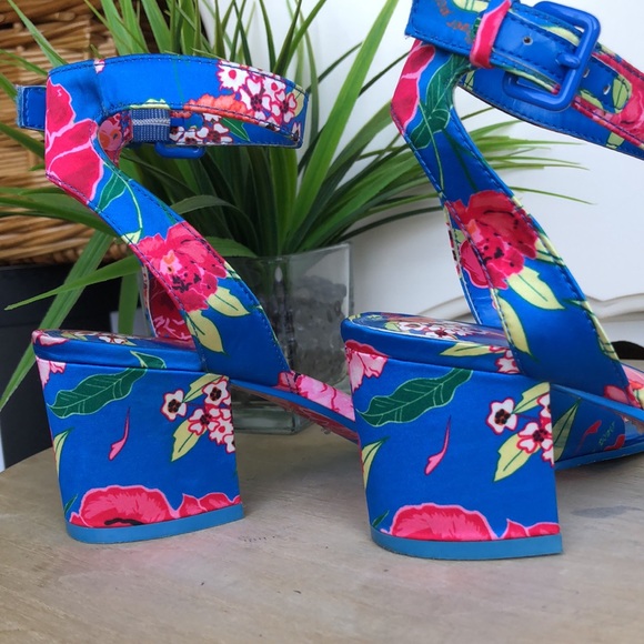 REDUCED! Flower power Aldo shoes - Picture 4 of 9